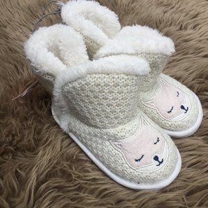 NWT Joe Fresh white fox winter slippers - size 9/10